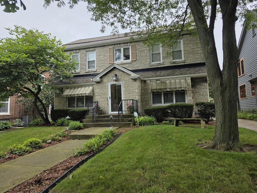 3424 N Summit AVENUE, Milwaukee, WI 53211