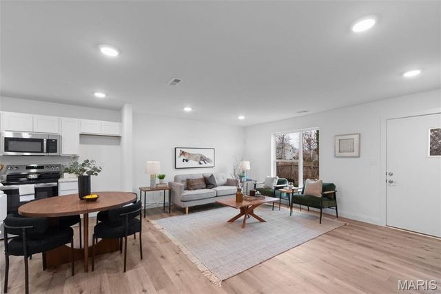 3910 Walsh Street, St Louis, MO 63116