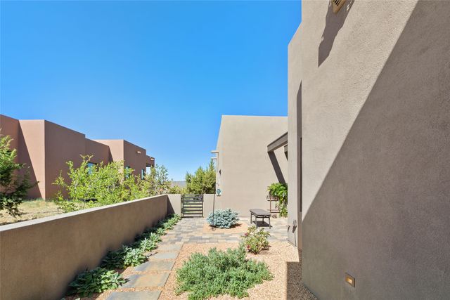 4 Valverde Lane, Santa Fe, NM 87506