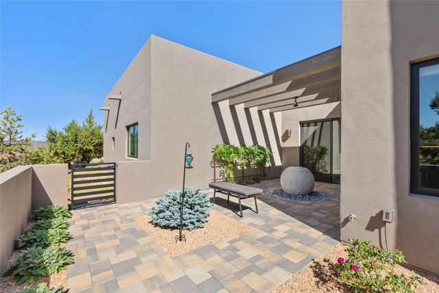 4 Valverde Lane, Santa Fe, NM 87506