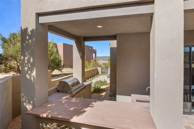 4 Valverde Lane, Santa Fe, NM 87506