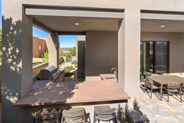 4 Valverde Lane, Santa Fe, NM 87506