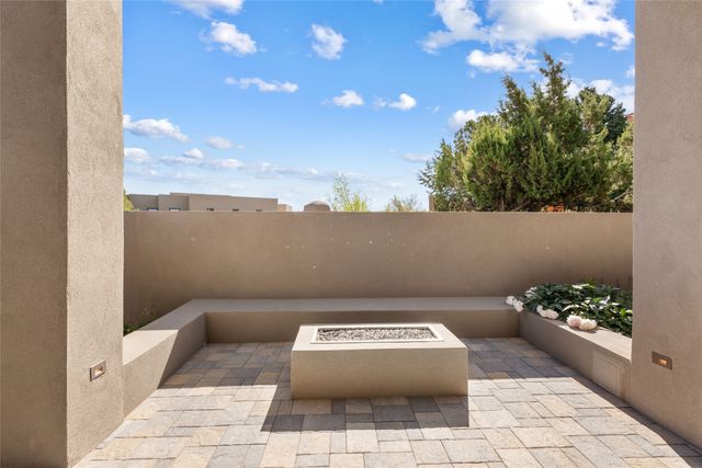 4 Valverde Lane, Santa Fe, NM 87506