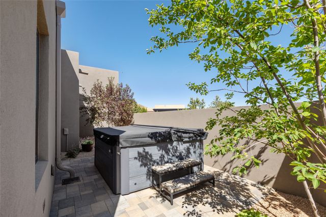 4 Valverde Lane, Santa Fe, NM 87506