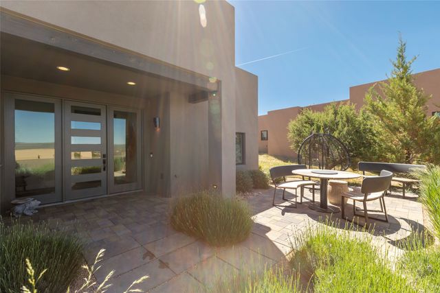 4 Valverde Lane, Santa Fe, NM 87506