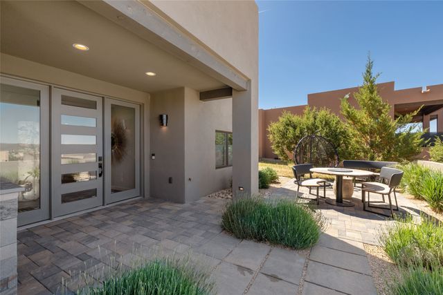 4 Valverde Lane, Santa Fe, NM 87506