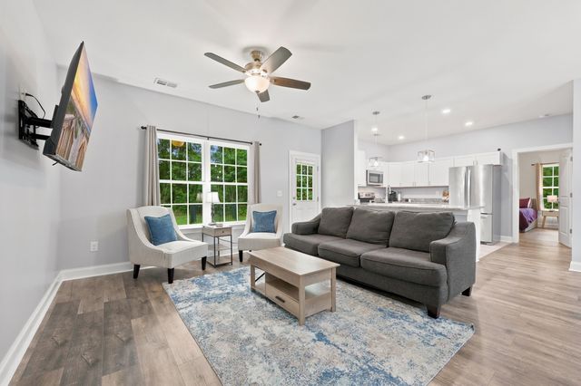 2994 Manning St., Loris, SC 29569