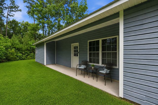 2994 Manning St., Loris, SC 29569