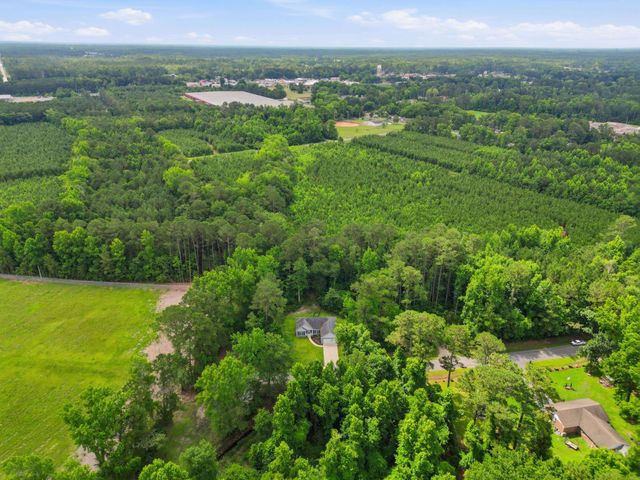 2994 Manning St., Loris, SC 29569