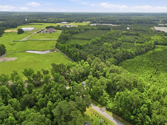 2994 Manning St., Loris, SC 29569