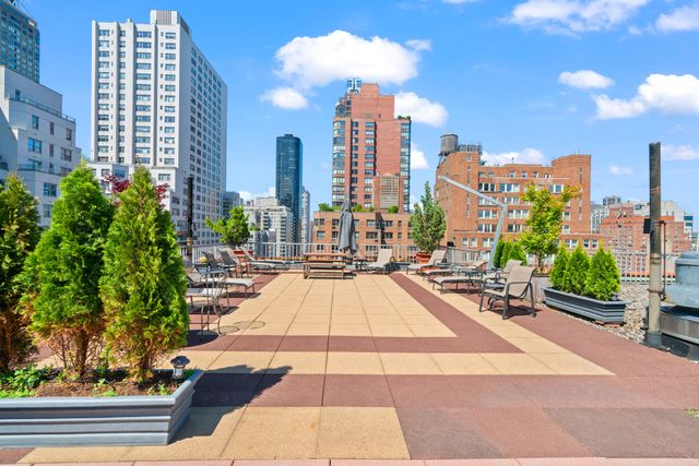 301 E 62nd St Apt 14J, New York City, NY 10065