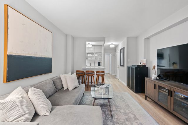 301 E 62nd St Apt 14J, New York City, NY 10065
