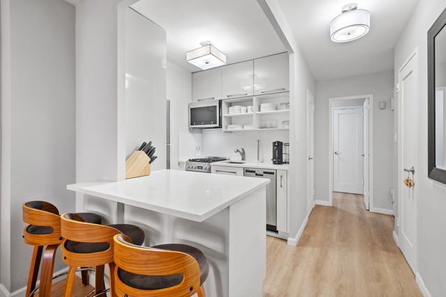 301 E 62nd St Apt 14J, New York City, NY 10065