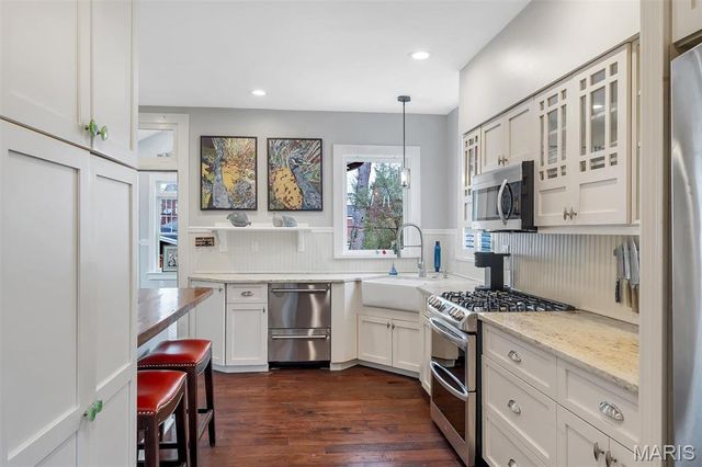 8027 Teasdale Avenue, University City, MO 63130