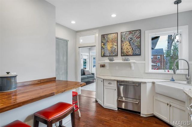 8027 Teasdale Avenue, University City, MO 63130