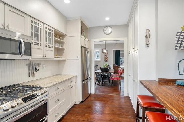 8027 Teasdale Avenue, University City, MO 63130