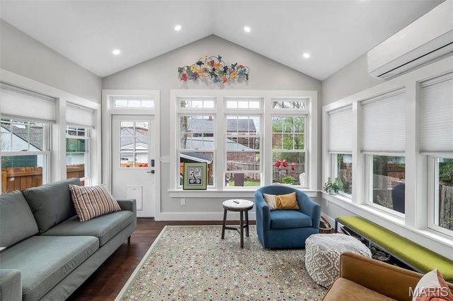 8027 Teasdale Avenue, University City, MO 63130