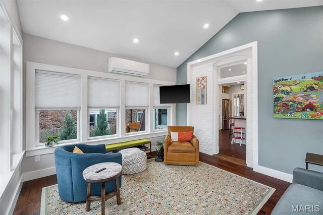 8027 Teasdale Avenue, University City, MO 63130