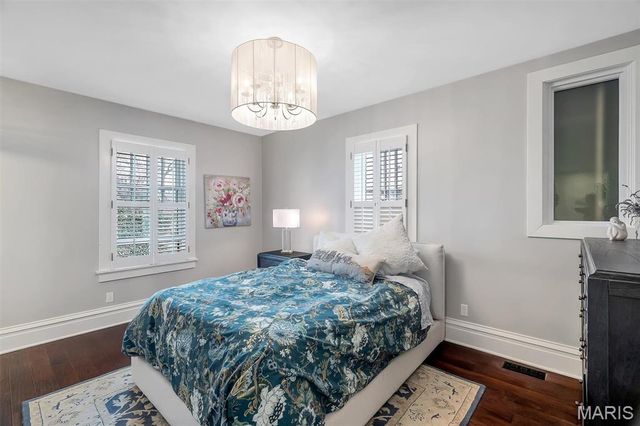 8027 Teasdale Avenue, University City, MO 63130