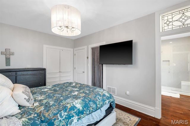 8027 Teasdale Avenue, University City, MO 63130