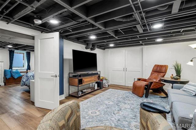 8027 Teasdale Avenue, University City, MO 63130