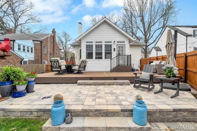 8027 Teasdale Avenue, University City, MO 63130