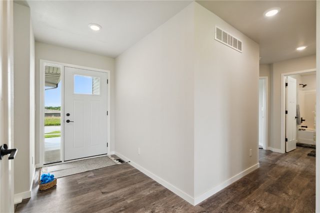 802 Mont Clair, Solon, IA 52333