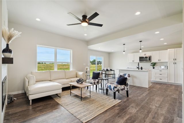 802 Mont Clair, Solon, IA 52333