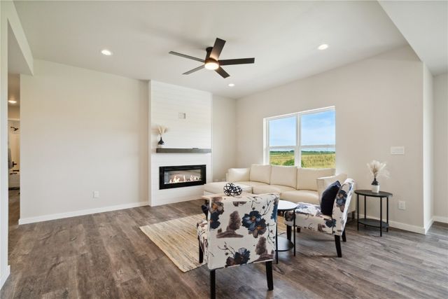 802 Mont Clair, Solon, IA 52333