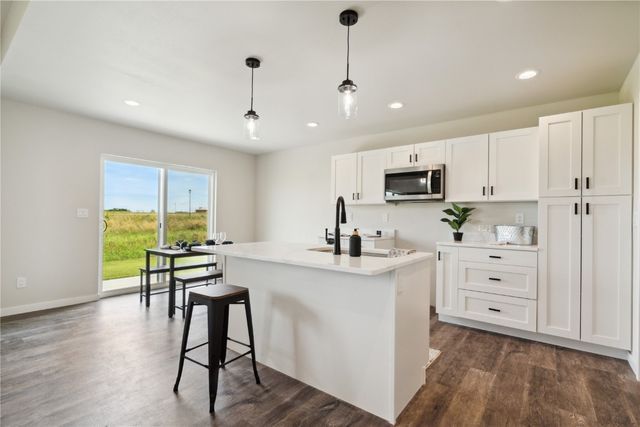 802 Mont Clair, Solon, IA 52333