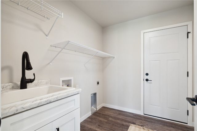 802 Mont Clair, Solon, IA 52333