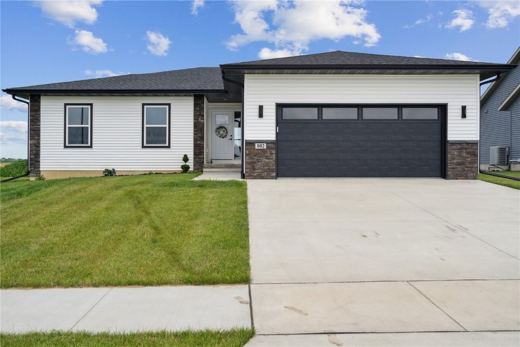 802 Mont Clair, Solon, IA 52333