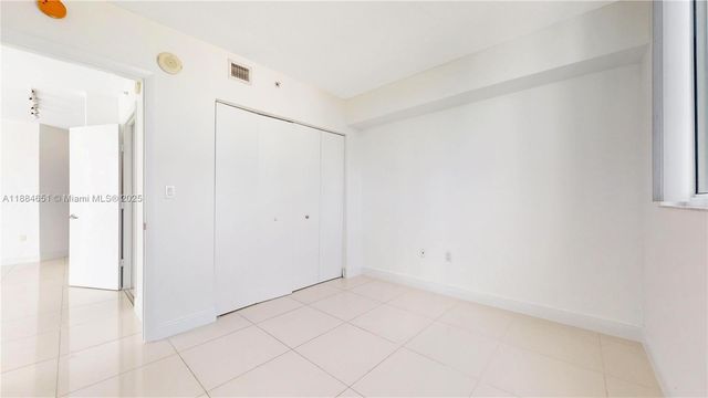 1871 NW S River Dr 1205, Miami, FL 33125