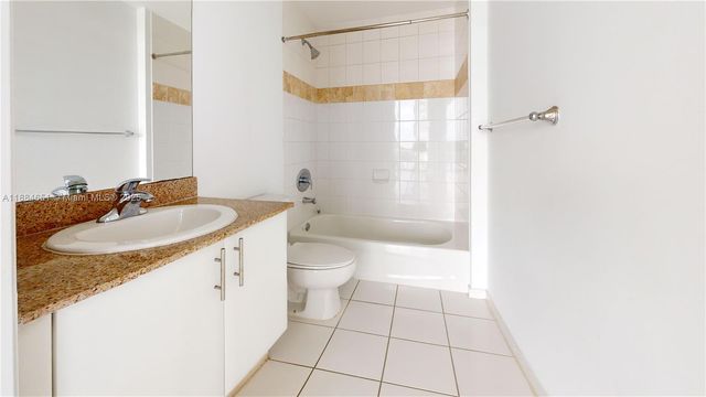 1871 NW S River Dr 1205, Miami, FL 33125