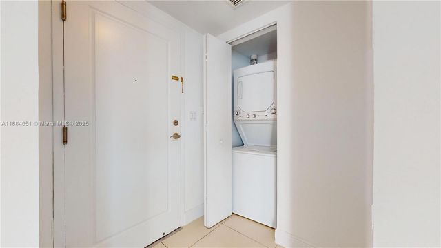 1871 NW S River Dr 1205, Miami, FL 33125