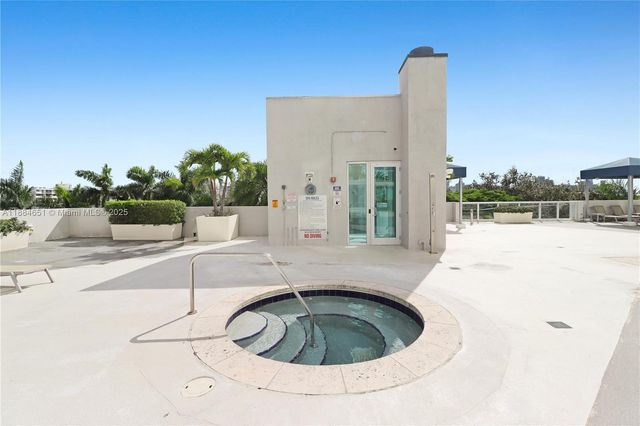 1871 NW S River Dr 1205, Miami, FL 33125