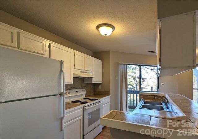 8137 Cedar Glen Drive, Charlotte, NC 28212