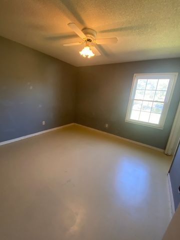 704 Circleview Dr, Dothan, AL 36301