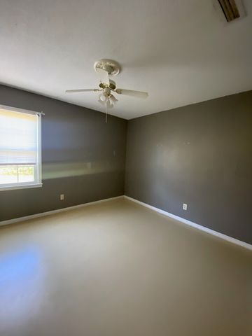 704 Circleview Dr, Dothan, AL 36301