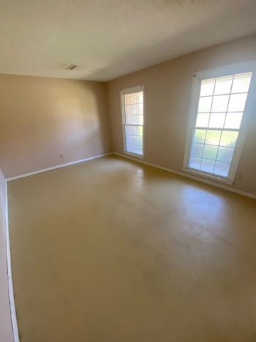 704 Circleview Dr, Dothan, AL 36301