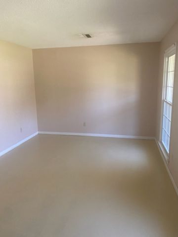 704 Circleview Dr, Dothan, AL 36301