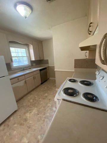 704 Circleview Dr, Dothan, AL 36301