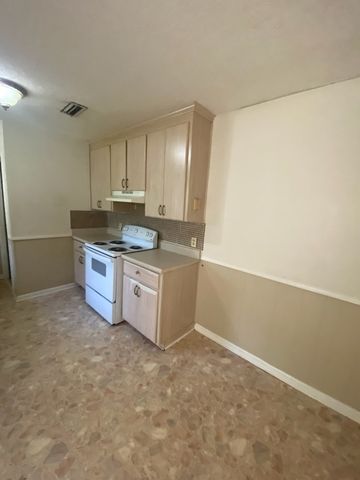 704 Circleview Dr, Dothan, AL 36301