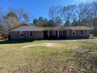 704 Circleview Dr, Dothan, AL 36301