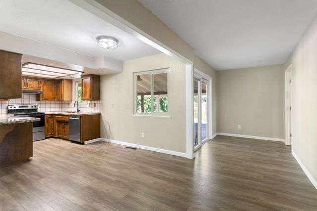 5858 Deschutes Road, Anderson, CA 96007
