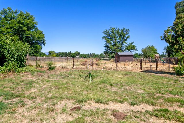 5858 Deschutes Road, Anderson, CA 96007