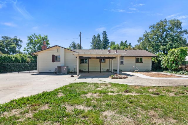 5858 Deschutes Road, Anderson, CA 96007