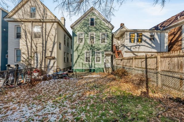 45 Jacques St, Elizabeth City, NJ 07201