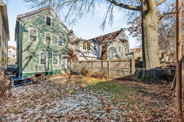 45 Jacques St, Elizabeth City, NJ 07201