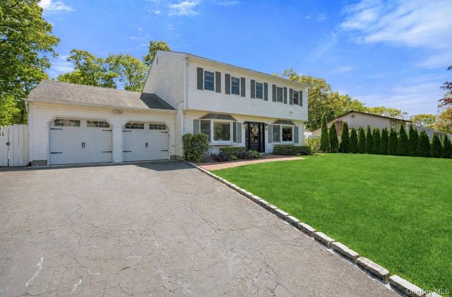 8 Russet Lane, Lake Grove, NY 11755